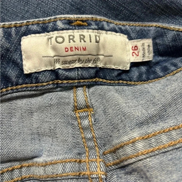 Torrid Boyfriend Crop Jeans Distressed Women's Plus Size 26 Blue Denim Medium - Picture 7 of 8
